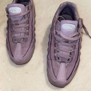 GOOD CONDITION! NIKE AIR MAX IN PURPLE